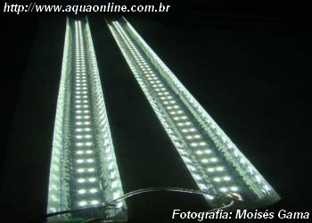 Fita de LEDs ligadas na calha